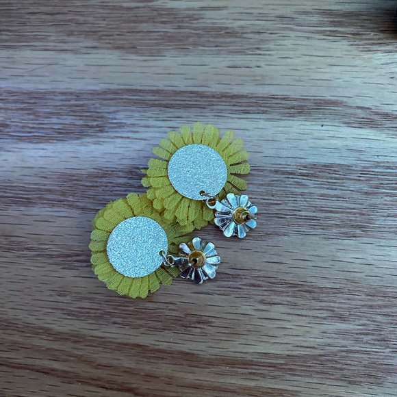 Yellow floral earrings - Picture 3 of 3